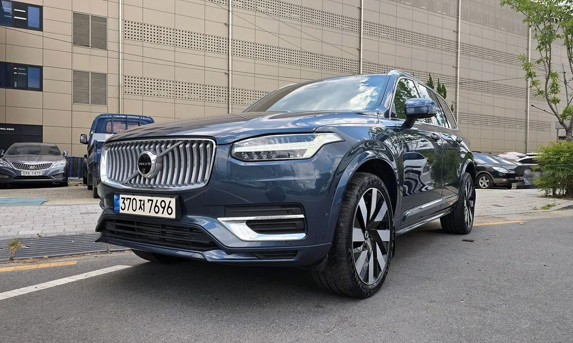 Volvo XC90 — фото 1
