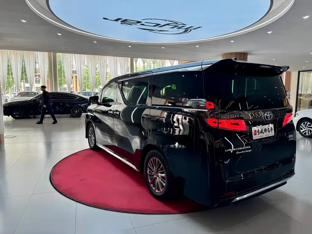 Toyota Vellfire — фото 8