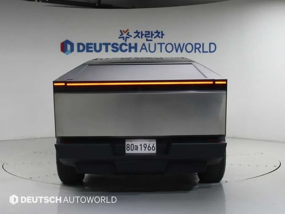 Tesla Cybertruck — фото 10