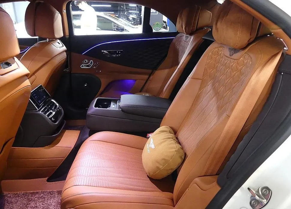 Bentley Flying Spur — фото 2
