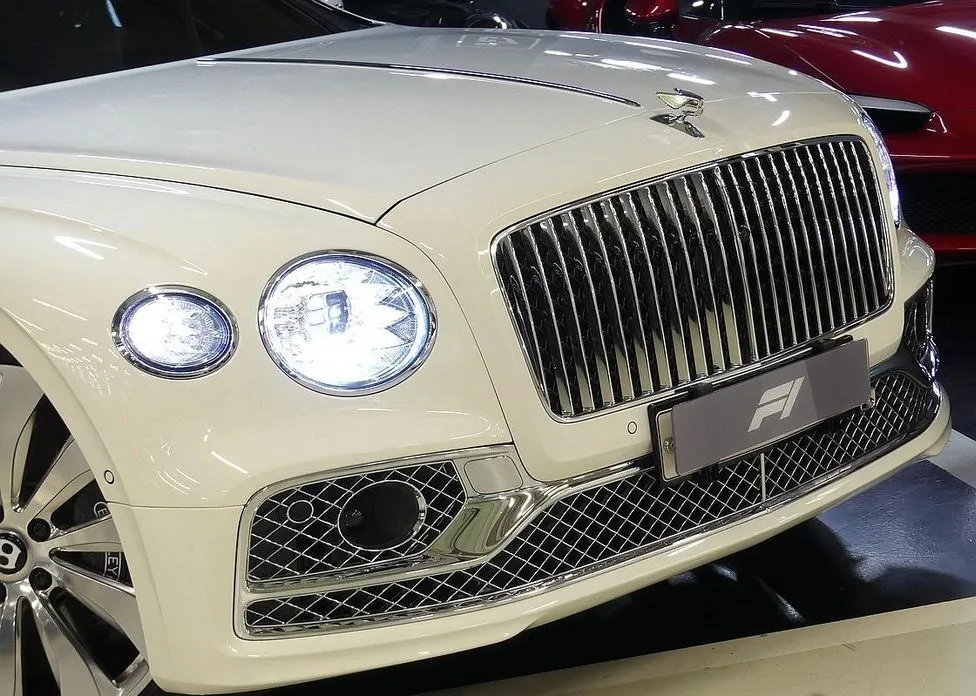 Bentley Flying Spur — фото 9