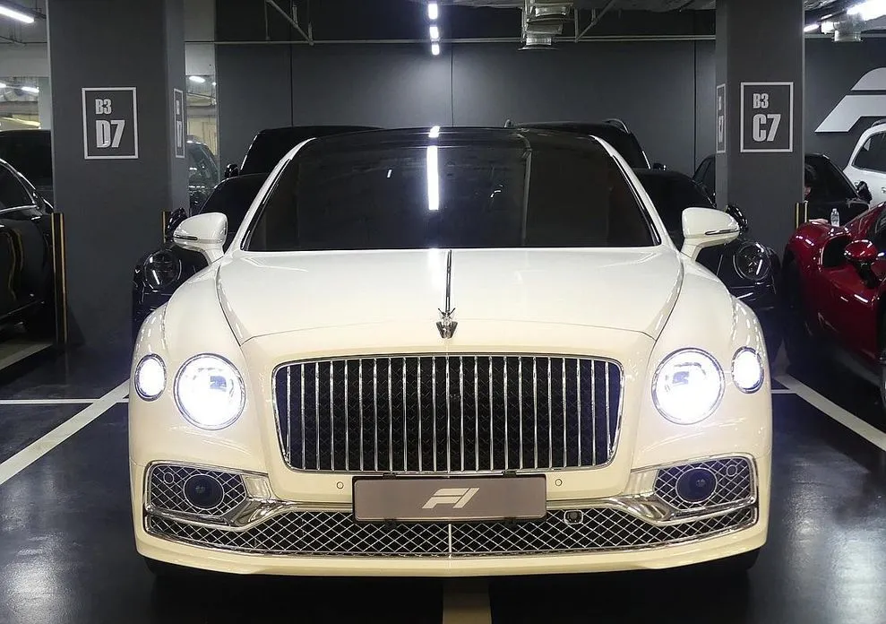 Bentley Flying Spur — фото 5