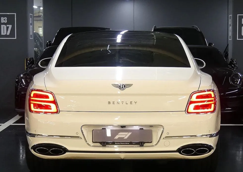 Bentley Flying Spur — фото 8