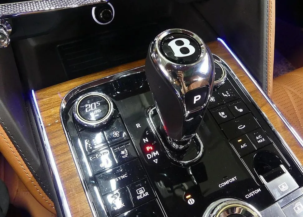 Bentley Flying Spur — фото 7