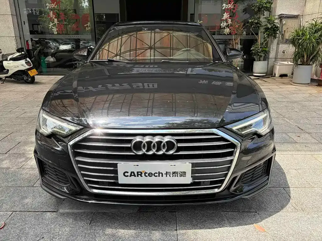 Audi A6L — фото 1