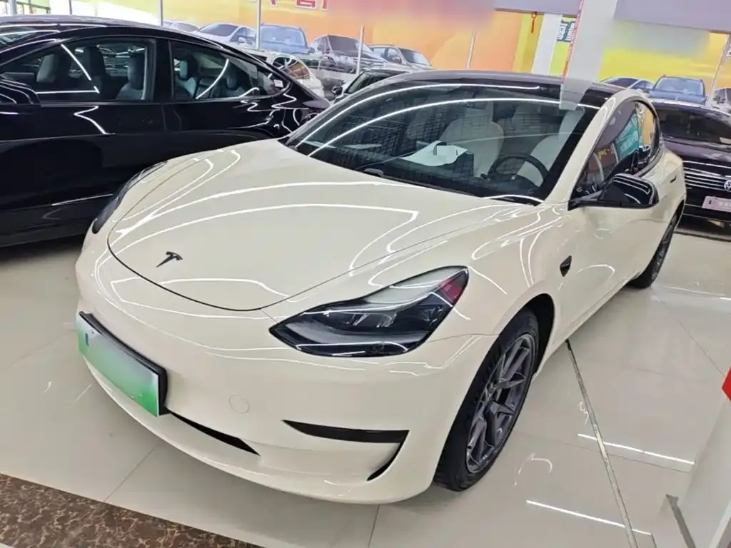 Tesla Model 3 — фото 1