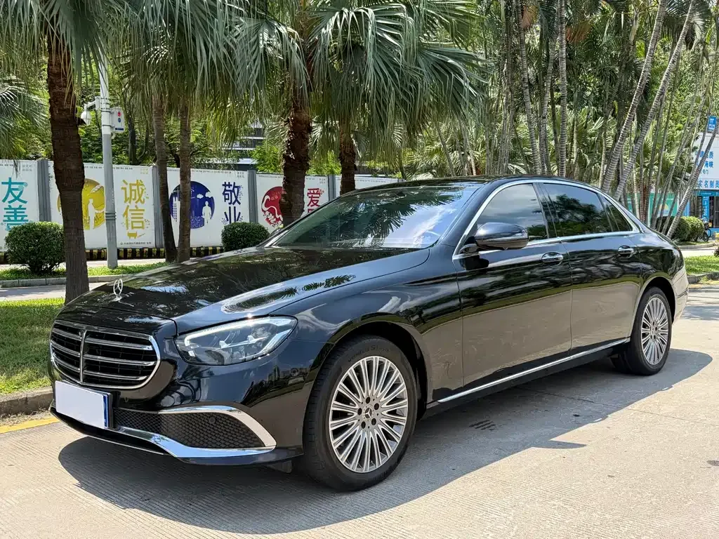 Mercedes-Benz E-Class — фото 1