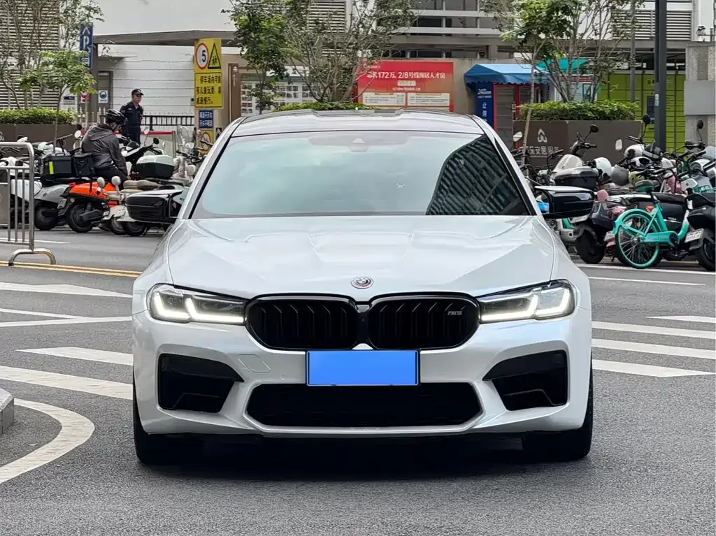 BMW M5 — фото 1