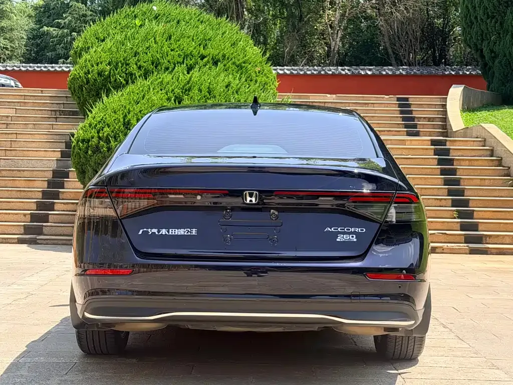 Honda Accord — фото 6