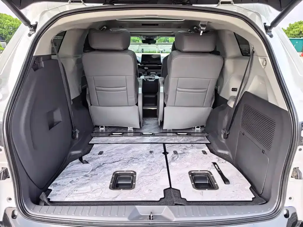 Toyota Granvia — фото 3