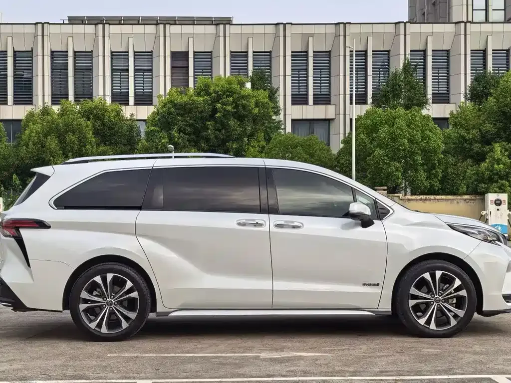 Toyota Granvia — фото 5