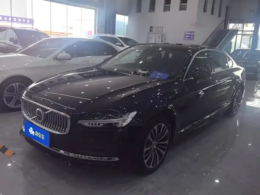 Volvo S90 — фото 1