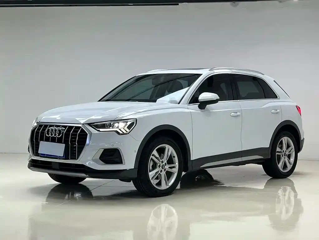 Audi Q3 — фото 1