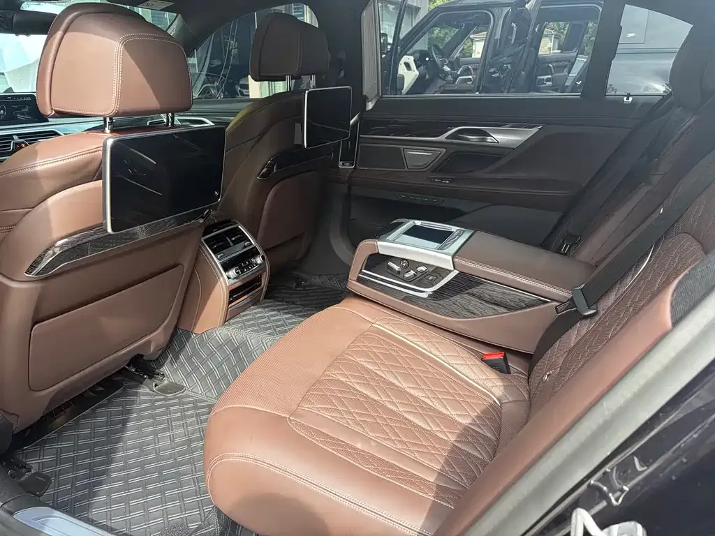 BMW 7 Series — фото 2