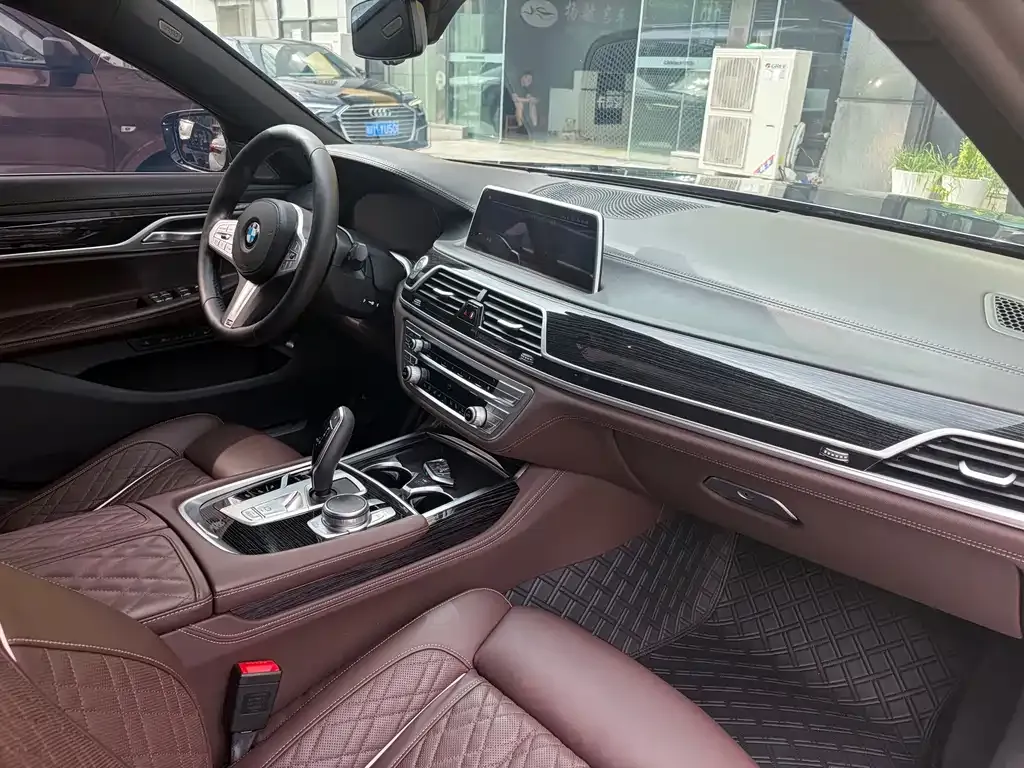 BMW 7 Series — фото 4