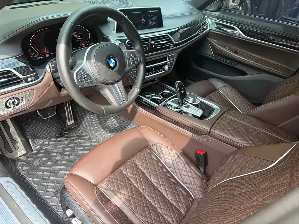 BMW 7 Series — фото 9