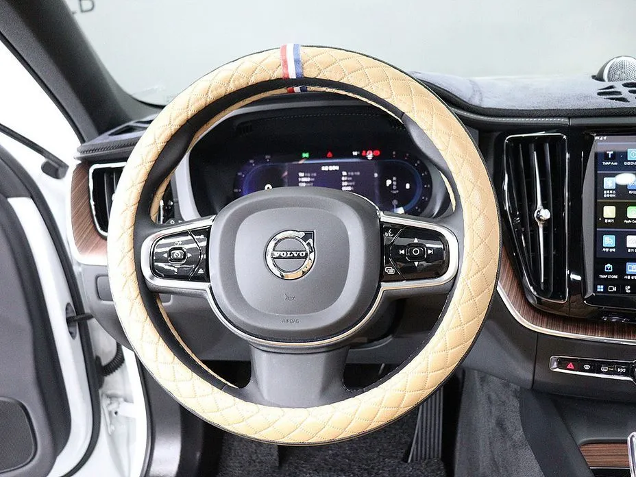 Volvo XC60 — фото 6