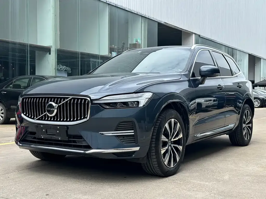 Volvo XC60 — фото 1