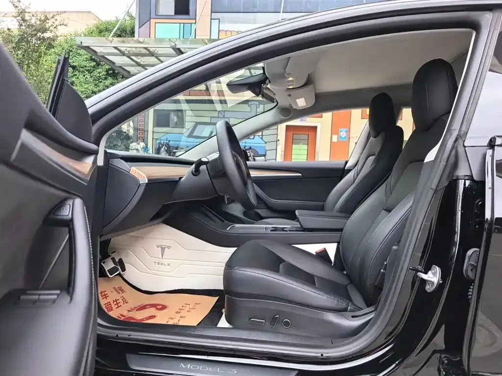 Tesla Model 3 — фото 3