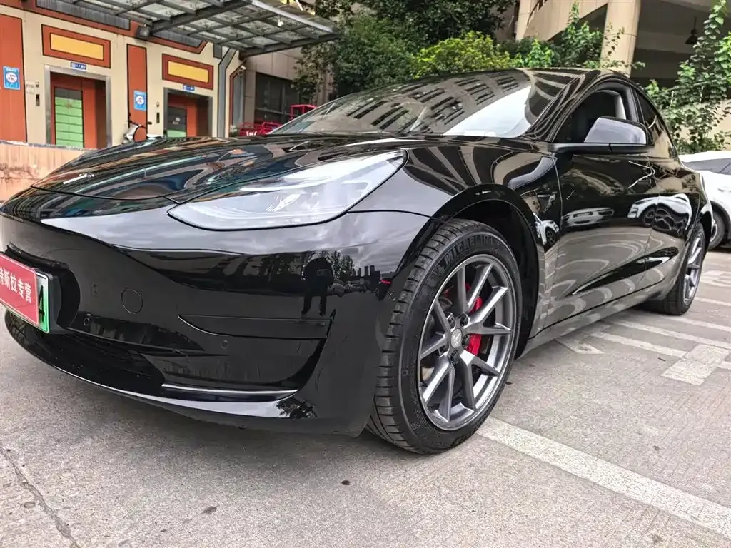 Tesla Model 3 — фото 6