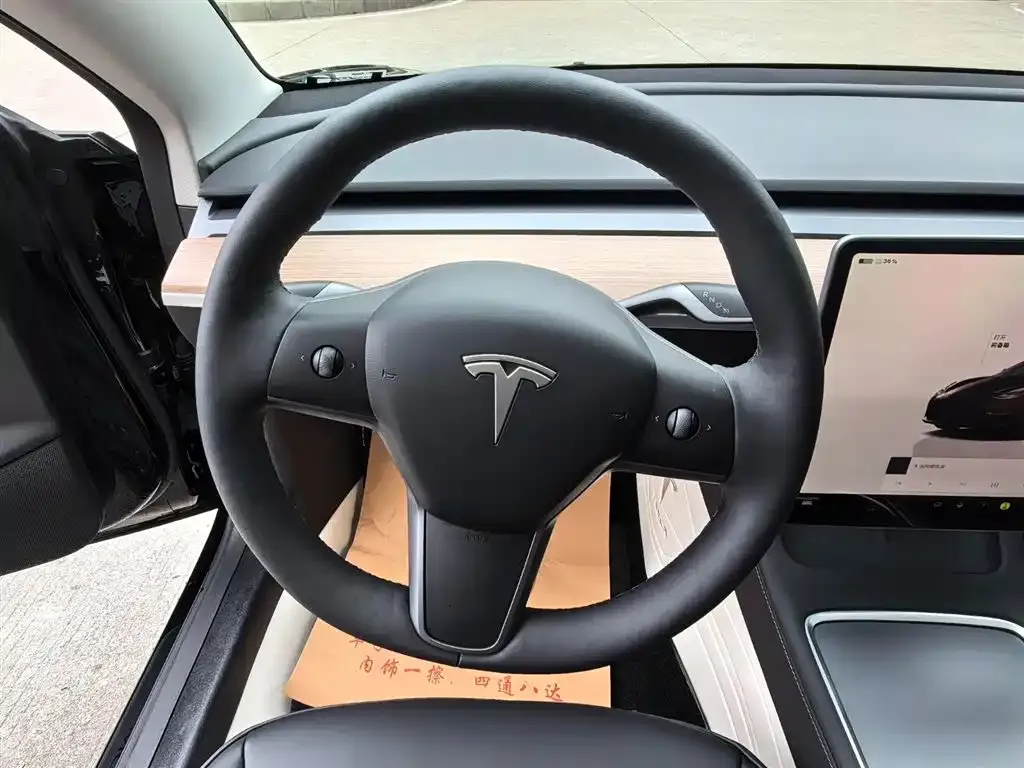 Tesla Model 3 — фото 7