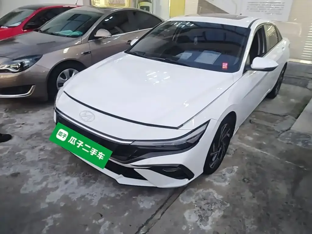 Hyundai Elantra — фото 1