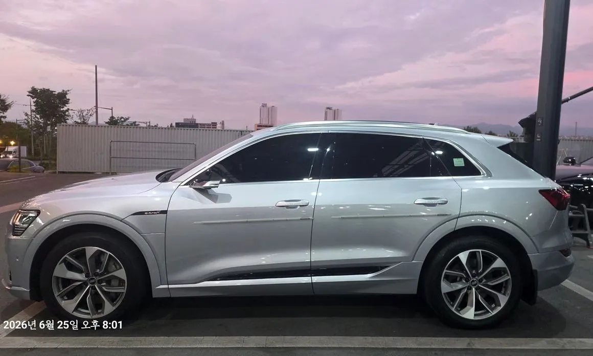 Audi e-tron — фото 4