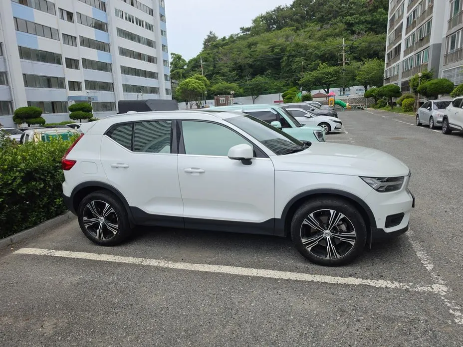 Volvo XC40 — фото 9