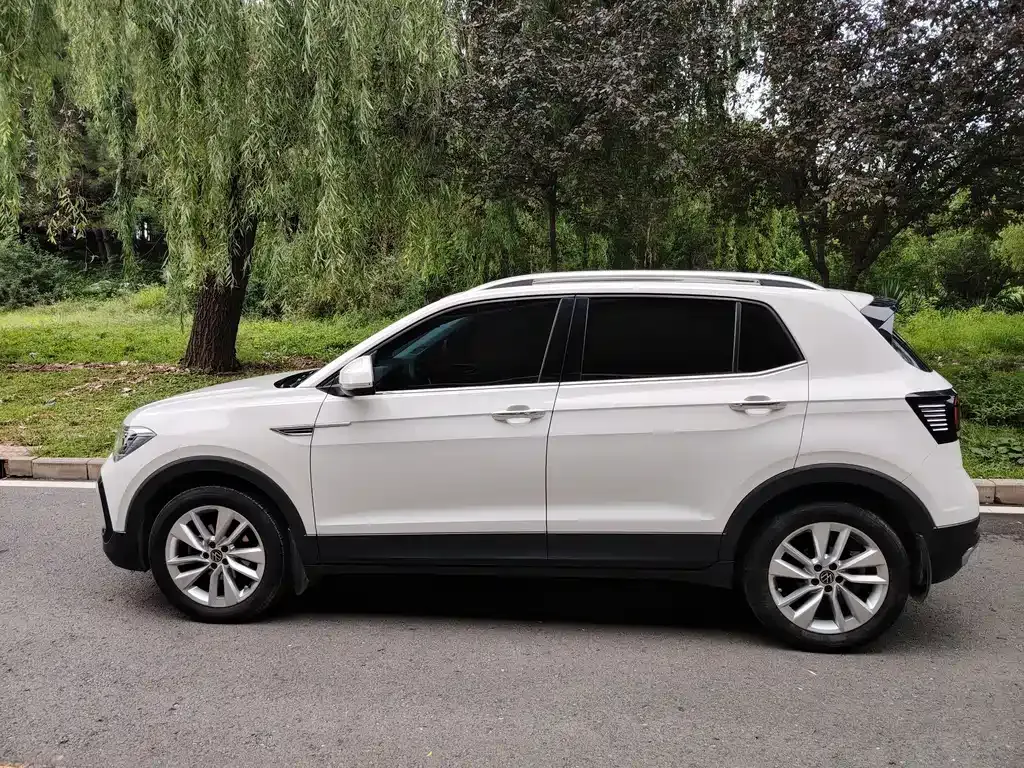 Volkswagen T-Cross — фото 10