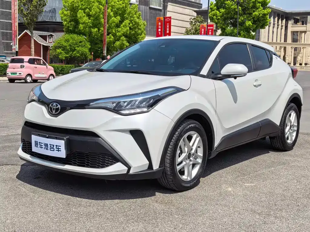 Toyota C-HR — фото 1