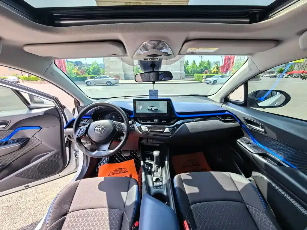 Toyota C-HR — фото 9