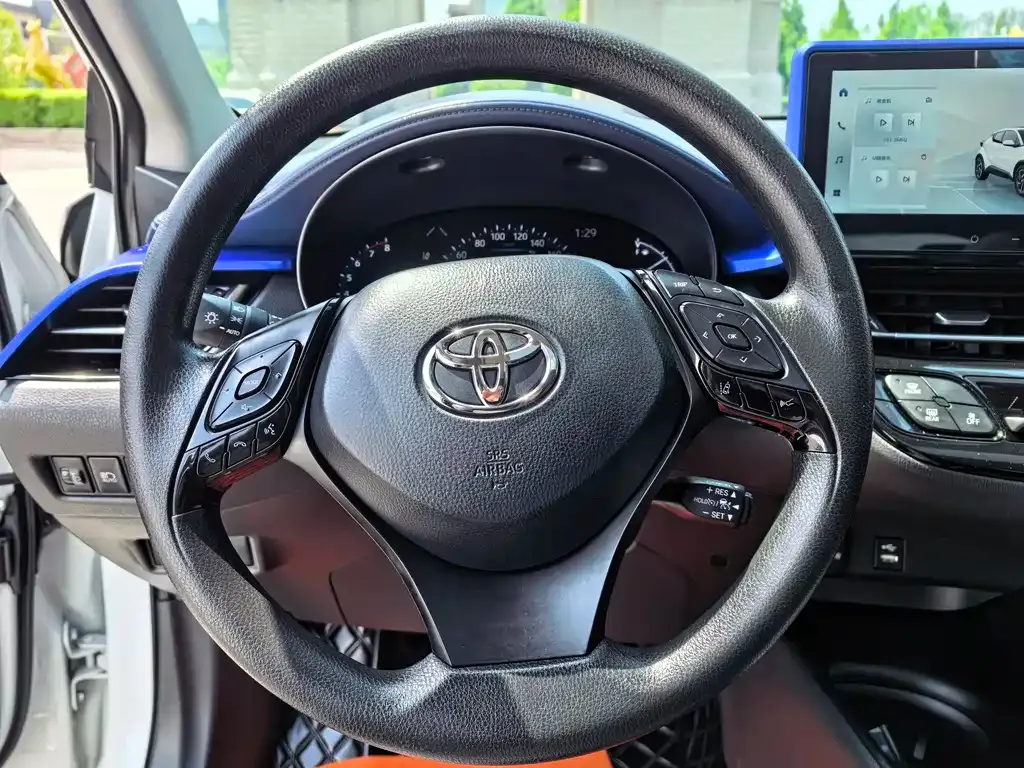 Toyota C-HR — фото 8