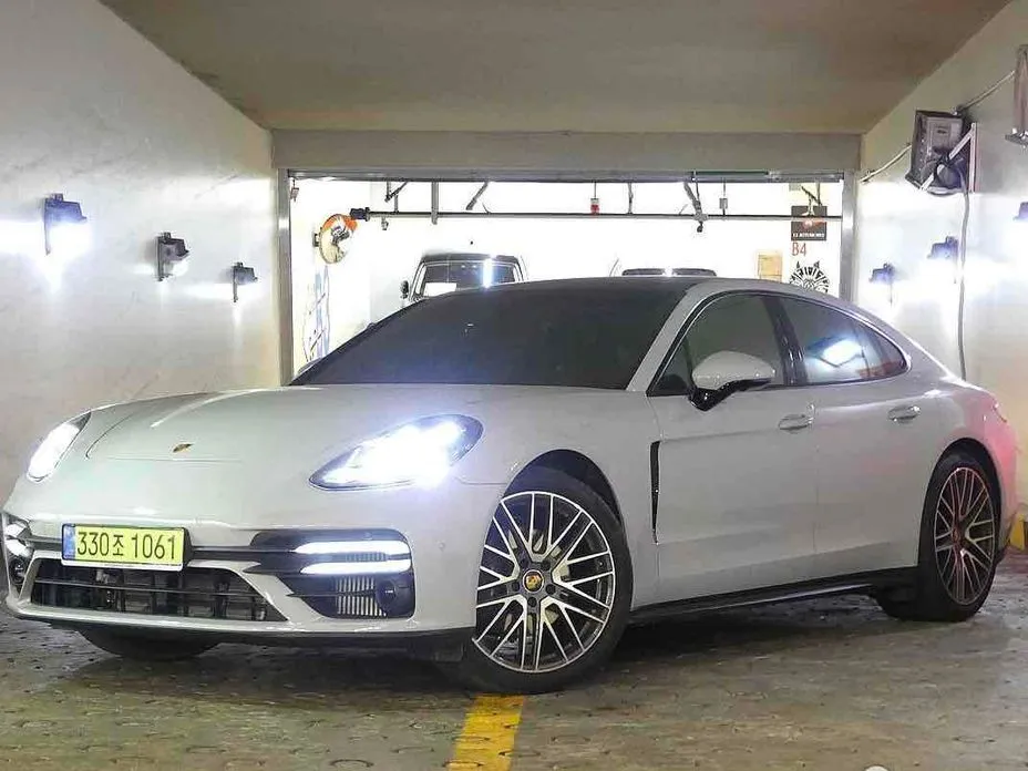Porsche Panamera — фото 1