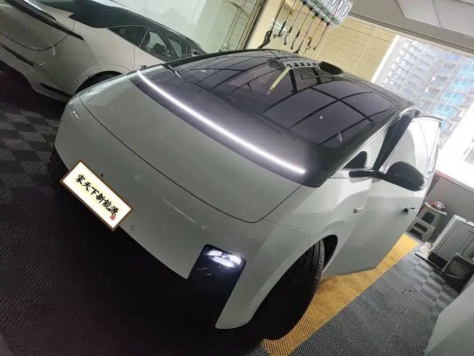 Li Auto MEGA — фото 1