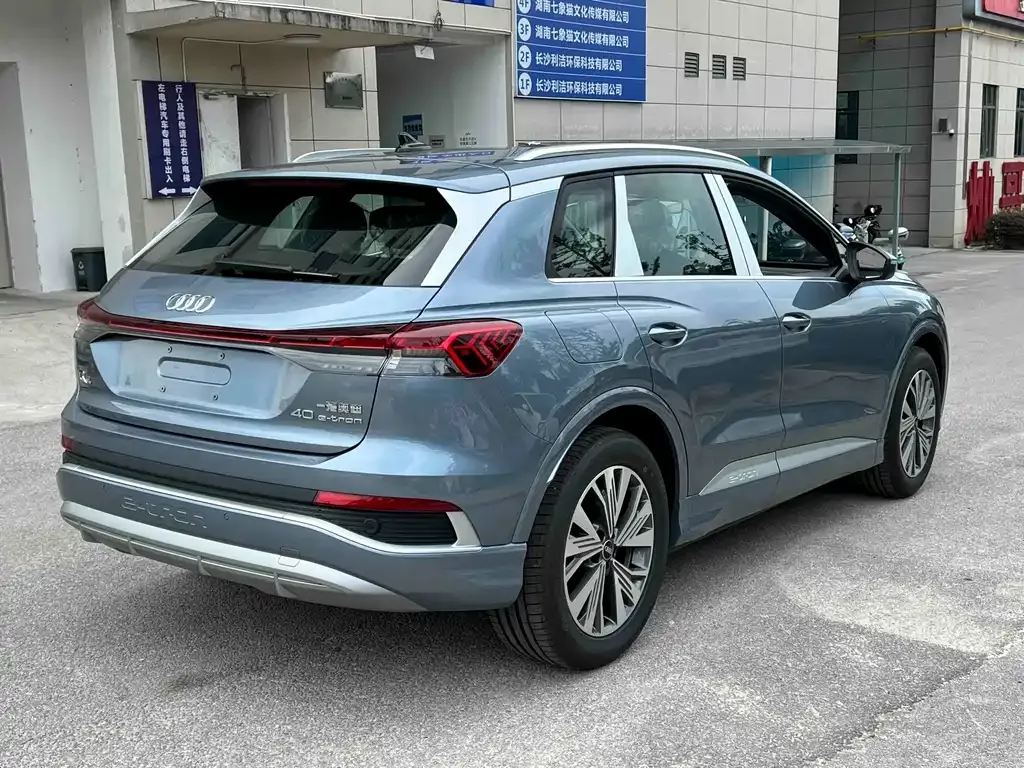 Audi Q4 e-tron — фото 7