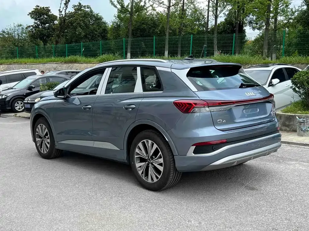 Audi Q4 e-tron — фото 10