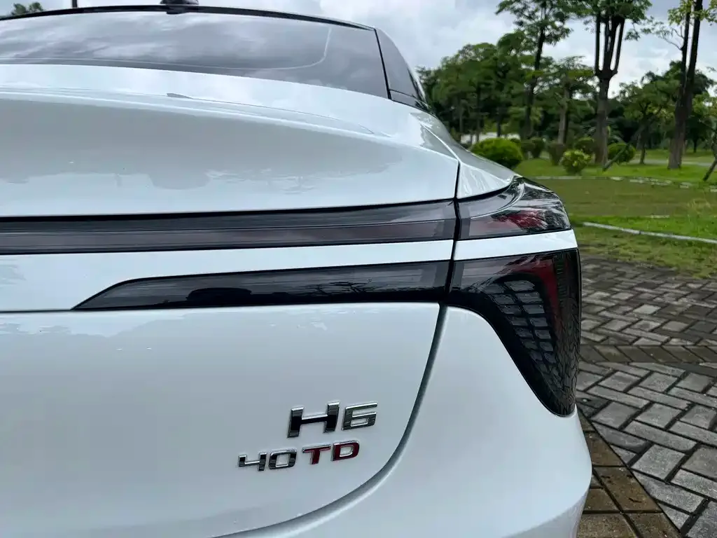 Hongqi H6 — фото 2