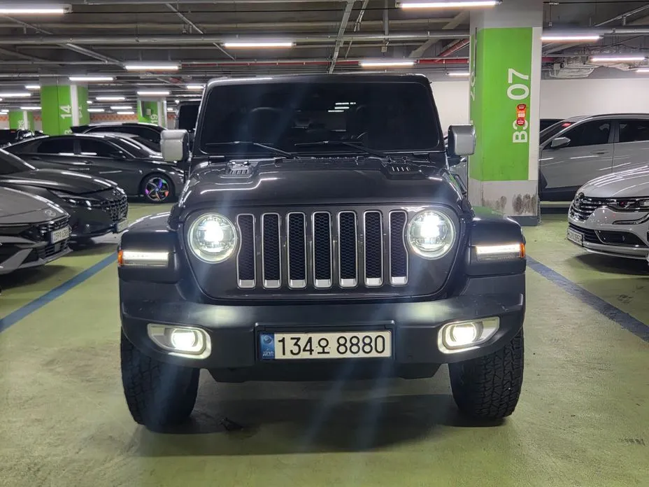 Jeep Wrangler — фото 1