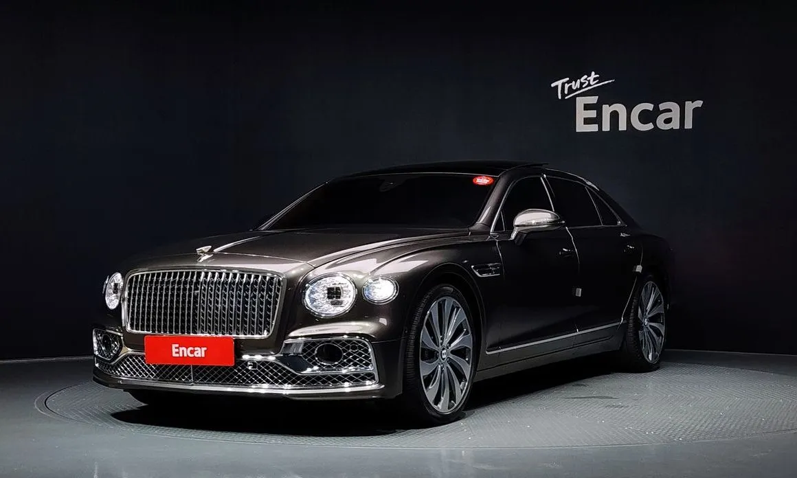 Bentley Flying Spur — фото 1