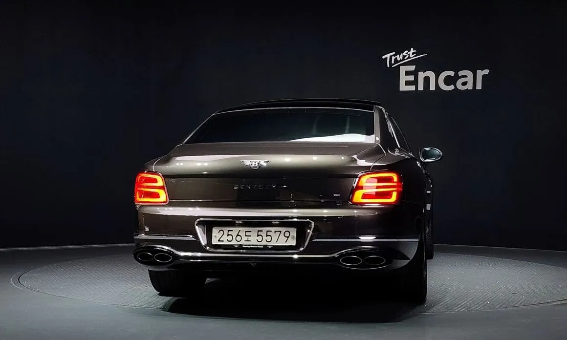Bentley Flying Spur — фото 3