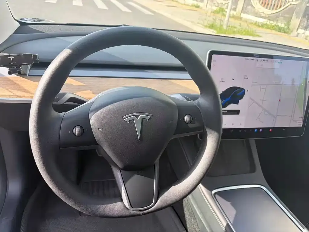 Tesla Model 3 — фото 4