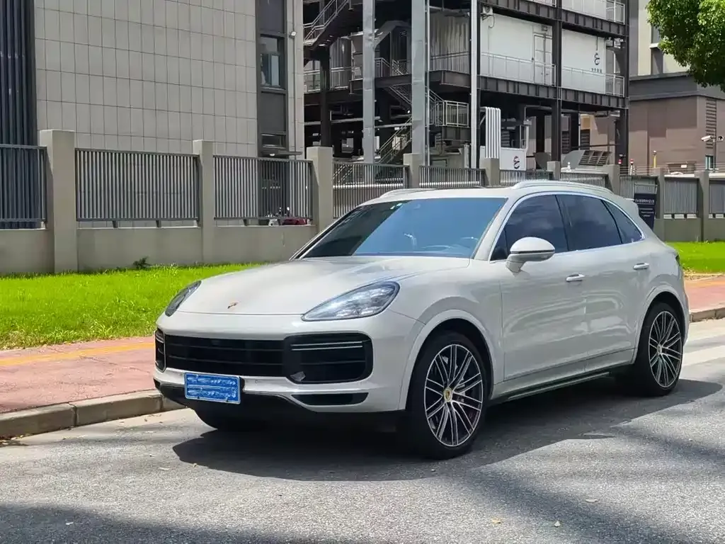 Porsche Cayenne — фото 1