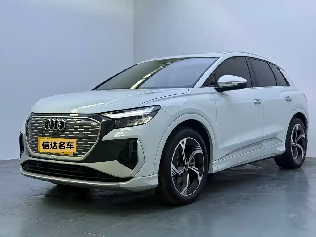 Audi Q4 e-tron — фото 1