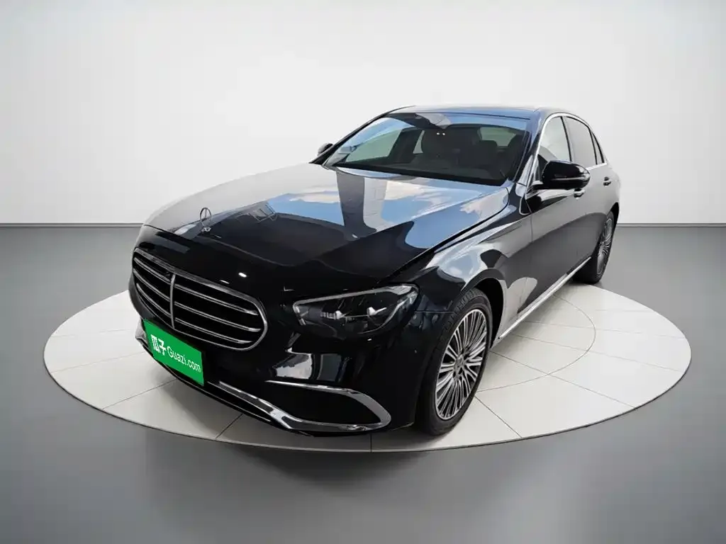 Mercedes-Benz E-Class — фото 1
