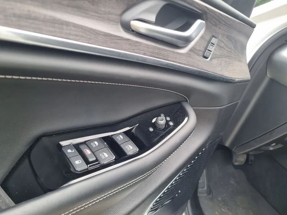 Jeep Cherokee — фото 8