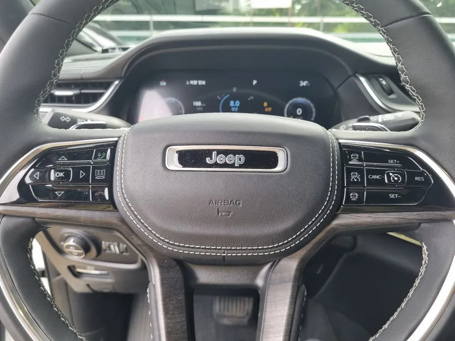 Jeep Cherokee — фото 10