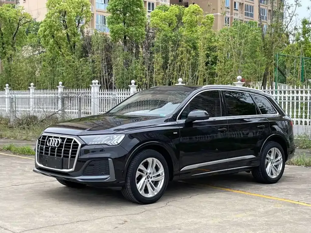 Audi Q7 — фото 1