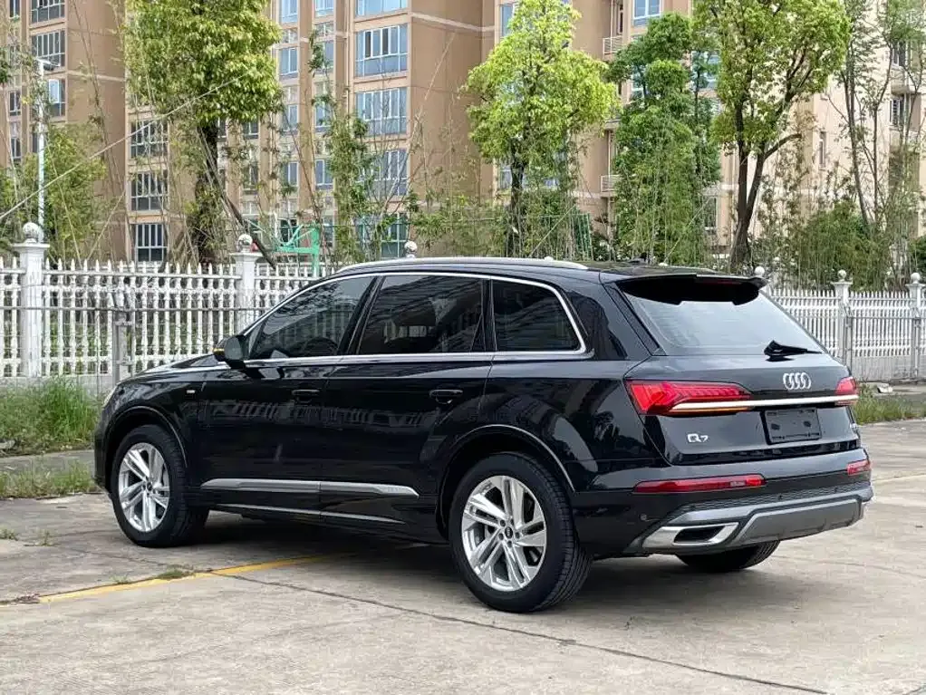 Audi Q7 — фото 8