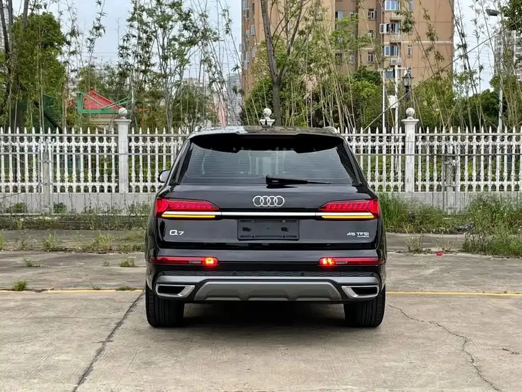 Audi Q7 — фото 6