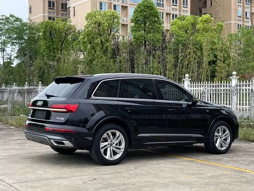 Audi Q7 — фото 7